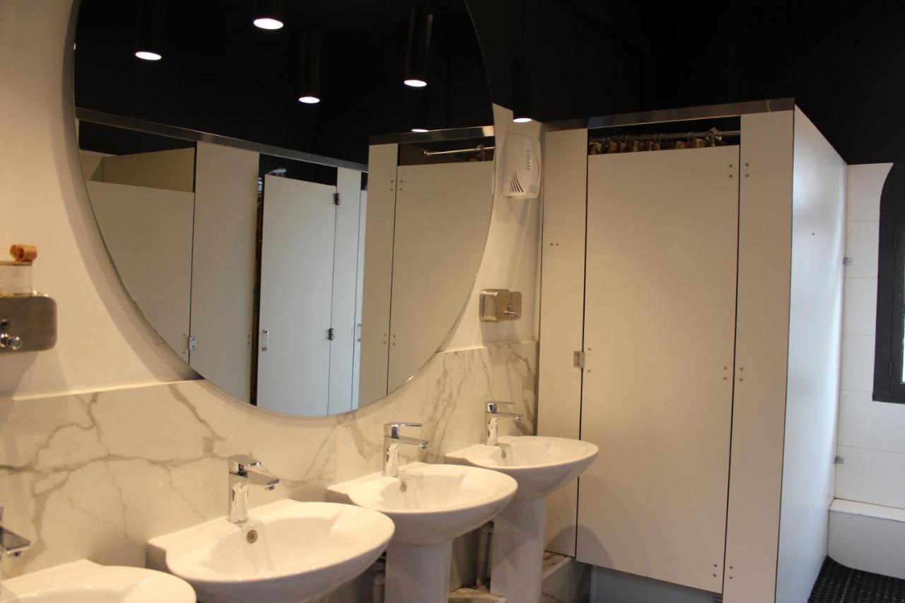 Quarto Standard com 2 Camas de Solteiro e Banheiro Compartilhado